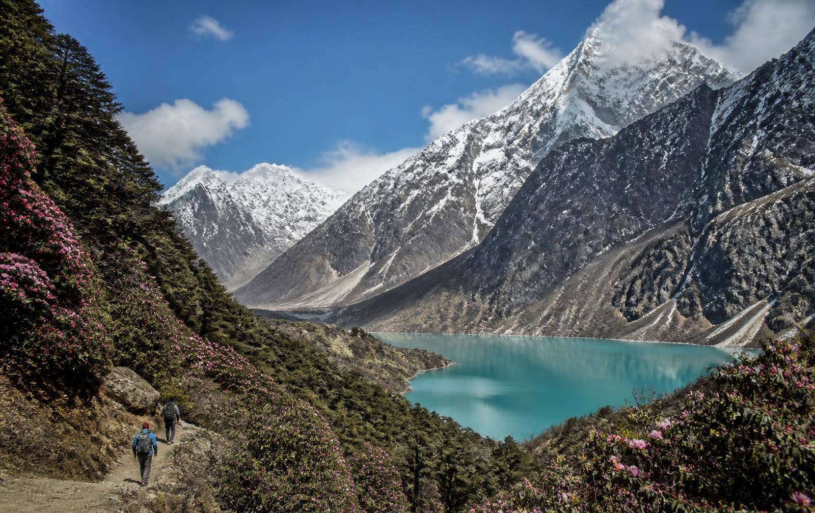 Himalayan trekking trail beside an alpine lake